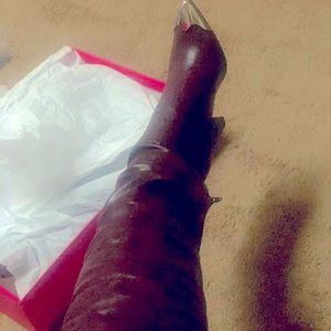 Size 9 over the knee Boudeaux Boot. Metal toe.